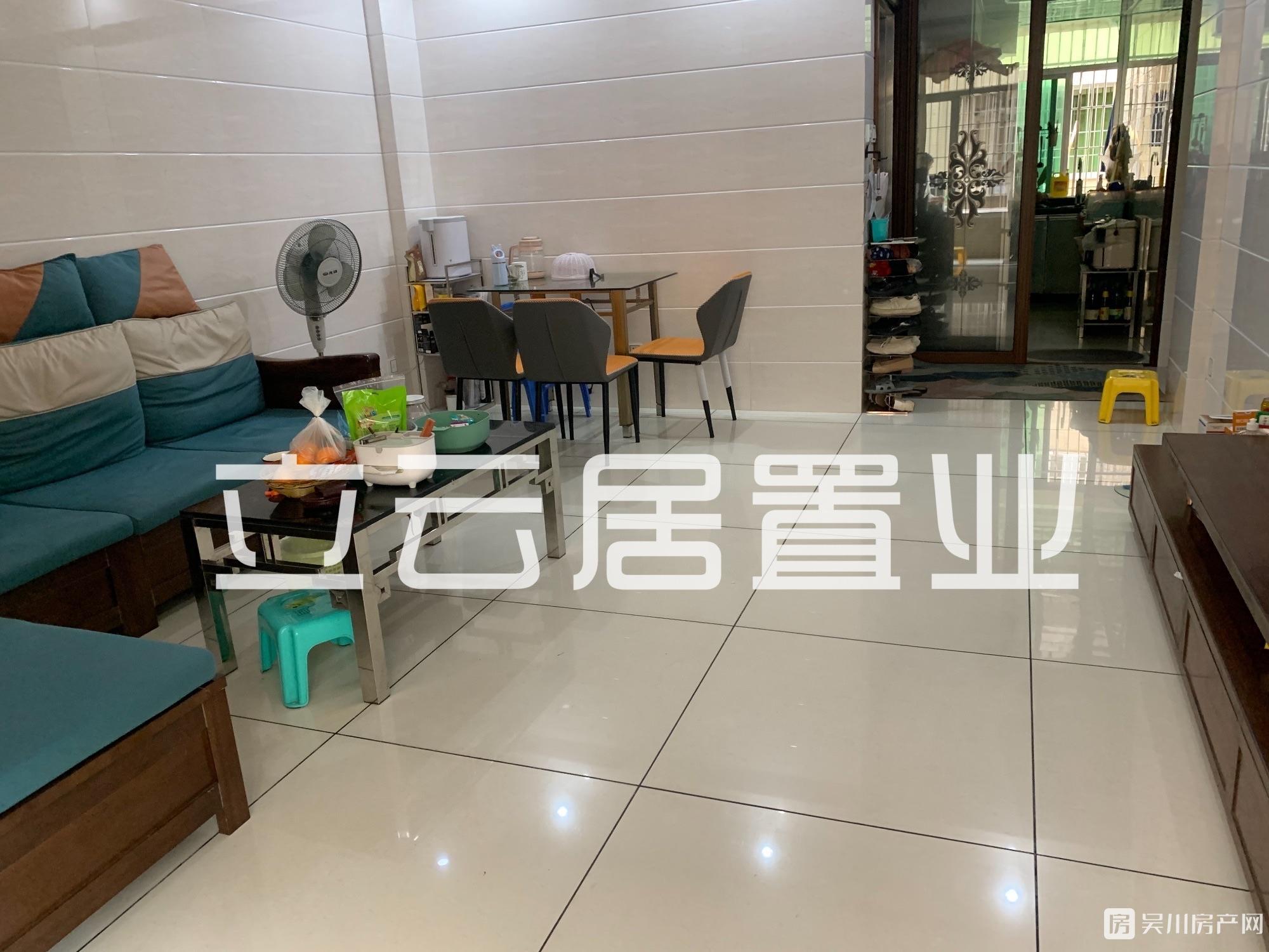 出售锦绣华庭3房，证件齐全，可入读清源小学，海滨中心小学
