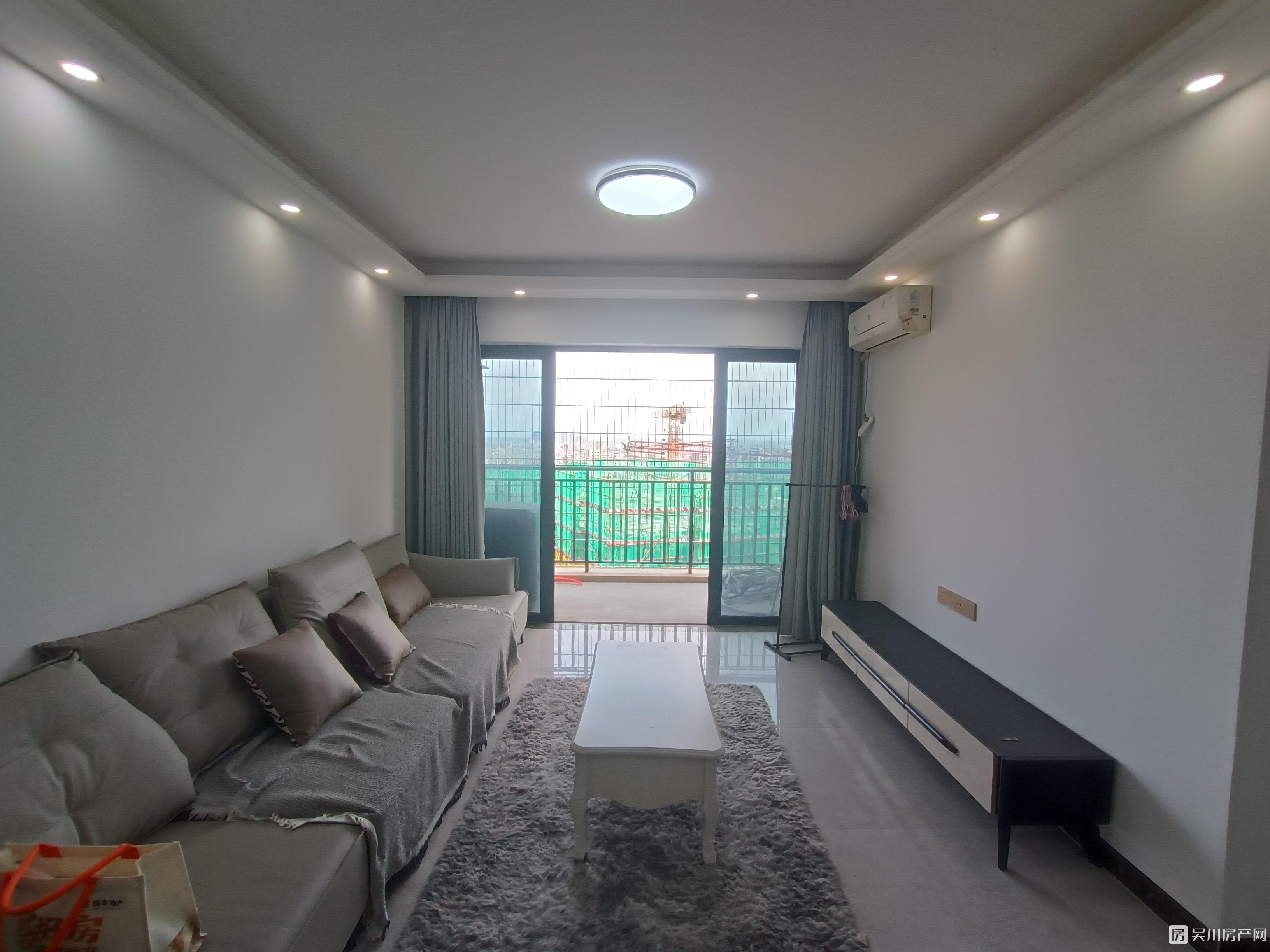 出租壹號(hào)公館3室1500元/月住宅