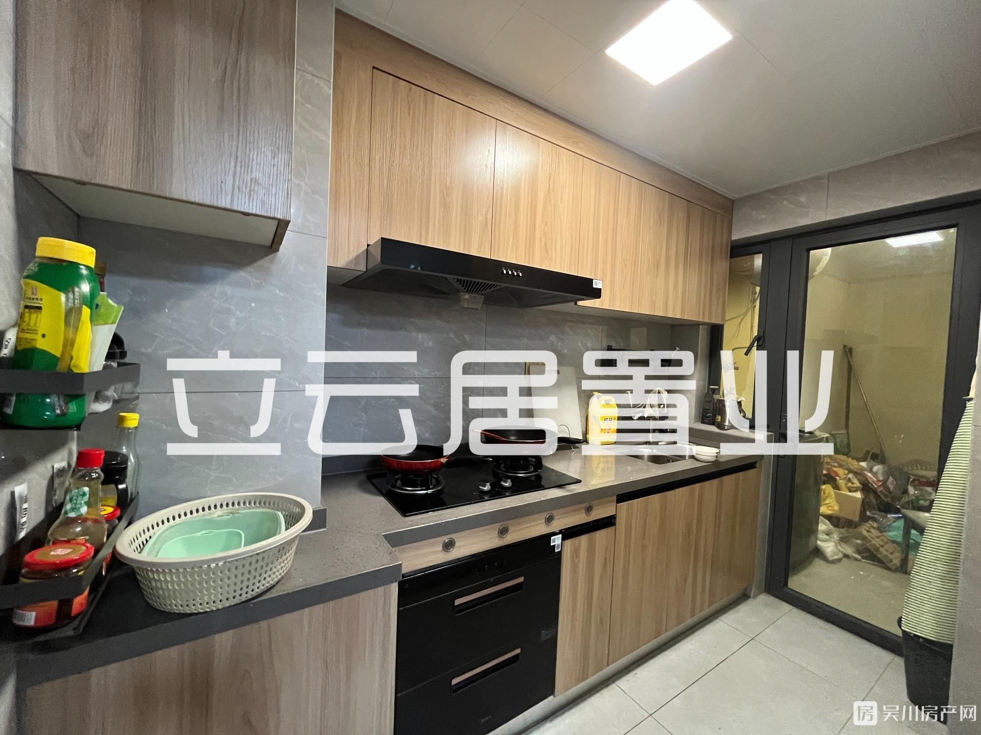 出租時(shí)代廣場(chǎng)2室1廳1衛(wèi)80平家私齊全1800元/月住宅