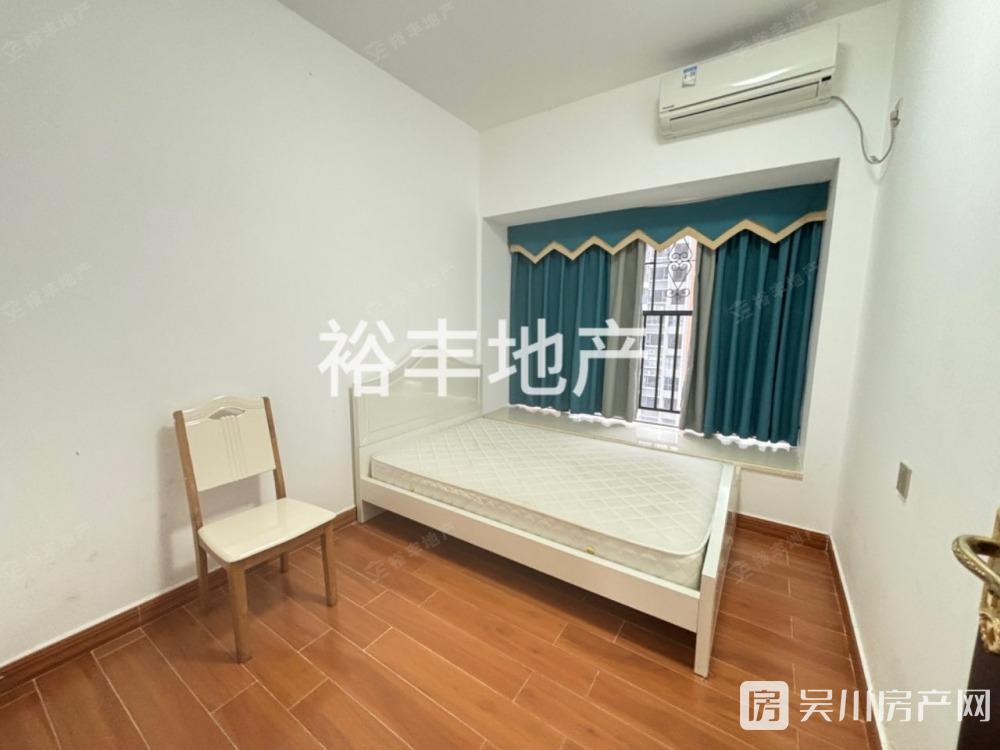 金沙廣場(chǎng) 華府3室2廳2衛(wèi)119平米1800元/月