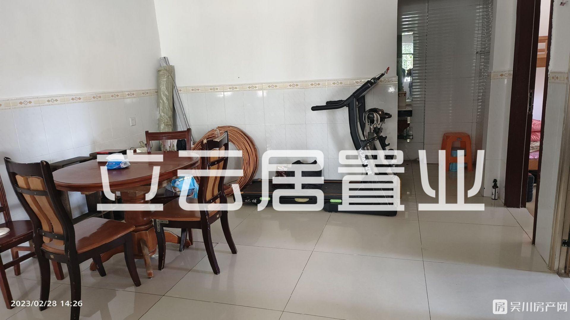 出售金海小區(qū)3室2廳1衛(wèi)100平米39萬(wàn)住宅