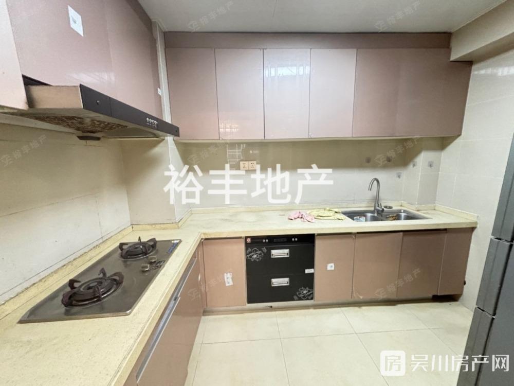 金沙廣場(chǎng) 華府3室2廳2衛(wèi)119平米1800元/月