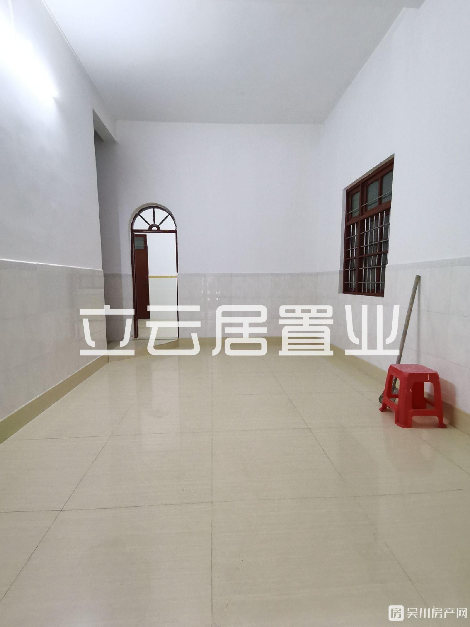 出售城建小學附近私人屋2室1廳2衛(wèi)72平米138萬住宅