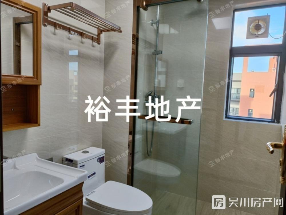 金沙廣場(chǎng) 華府3室2廳2衛(wèi)119平米1800元/月