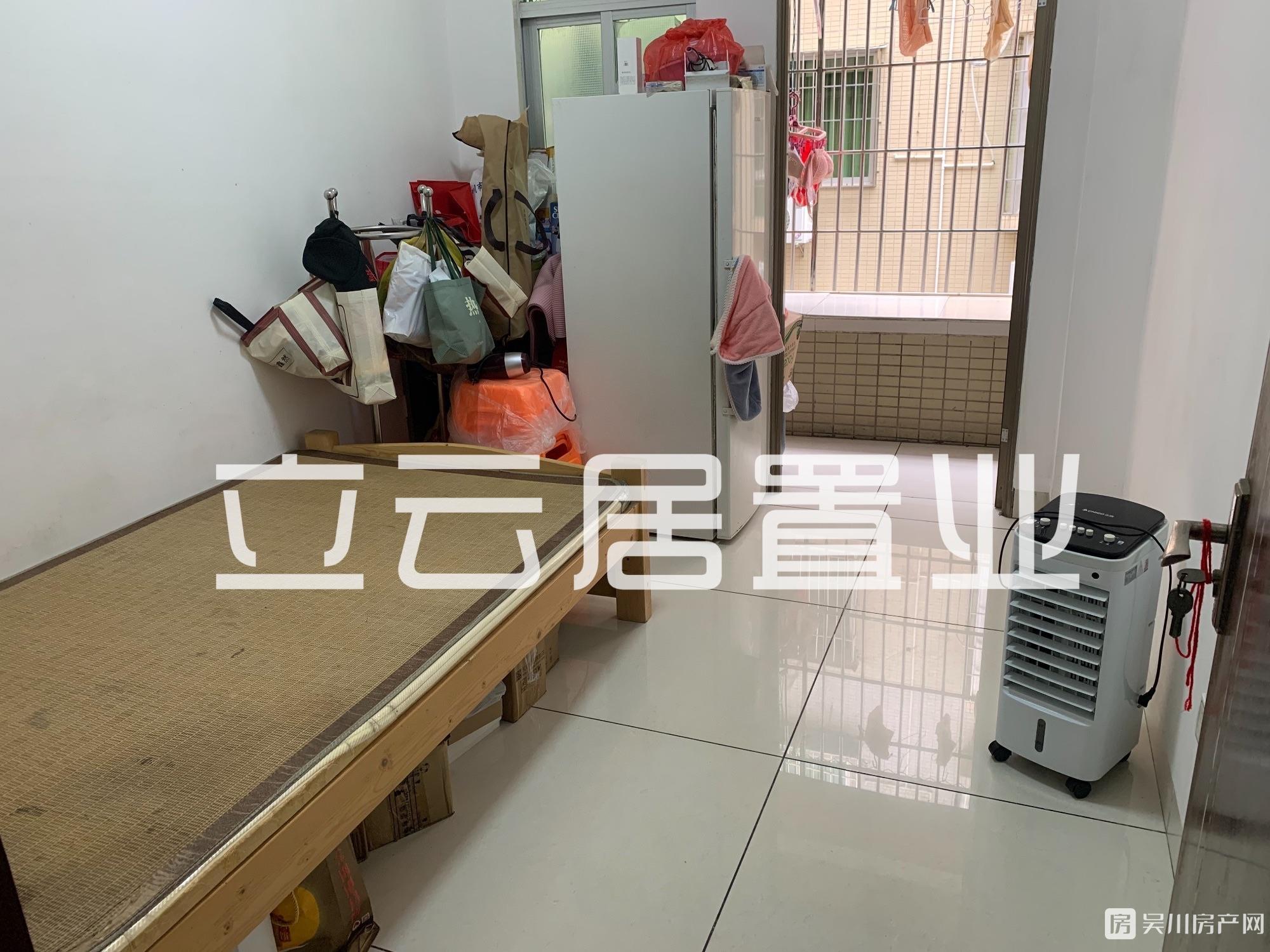 出售锦绣华庭3房，证件齐全，可入读清源小学，海滨中心小学
