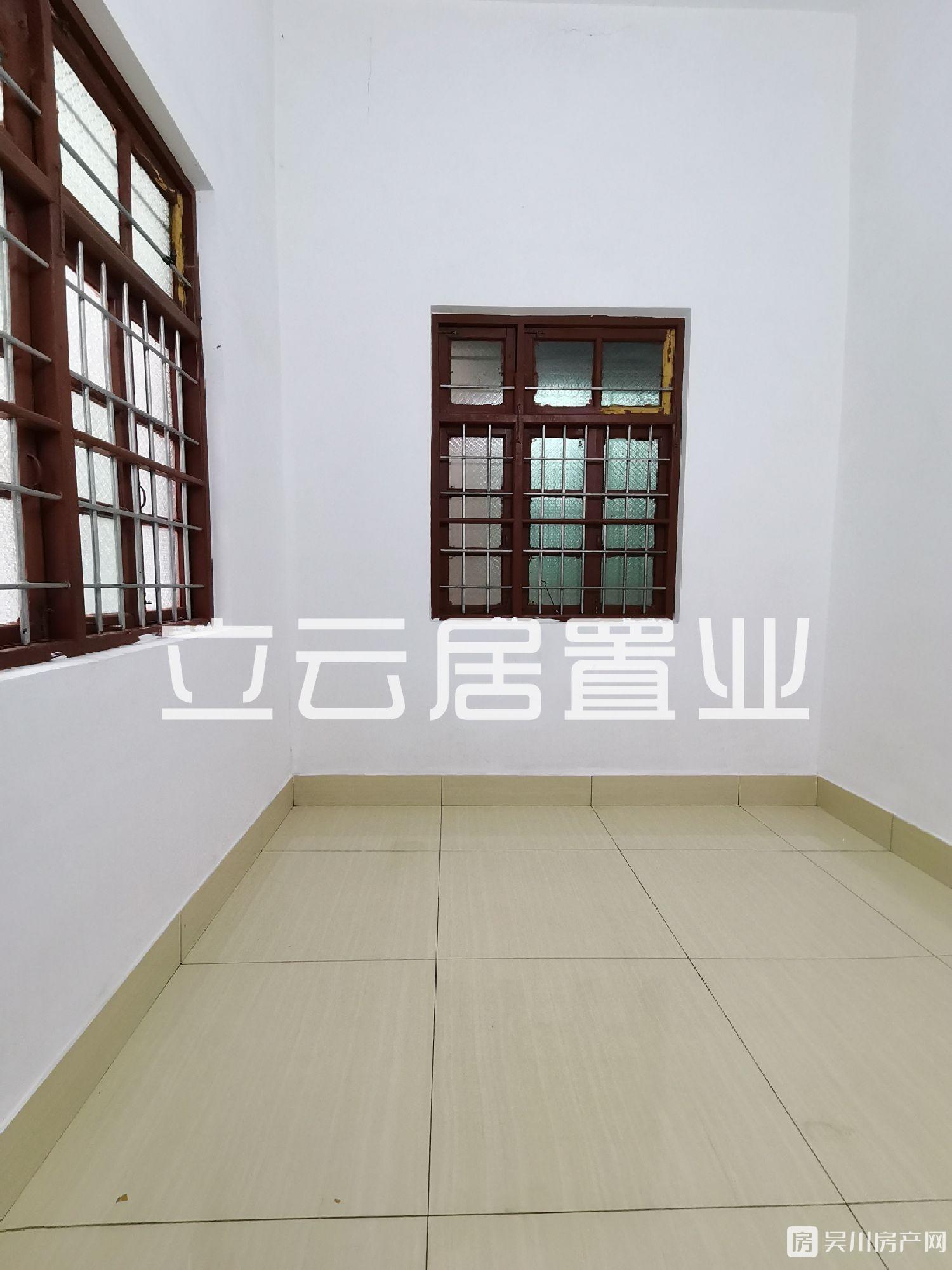 出售城建小學(xué)附近私人屋2室1廳2衛(wèi)72平米138萬(wàn)住宅