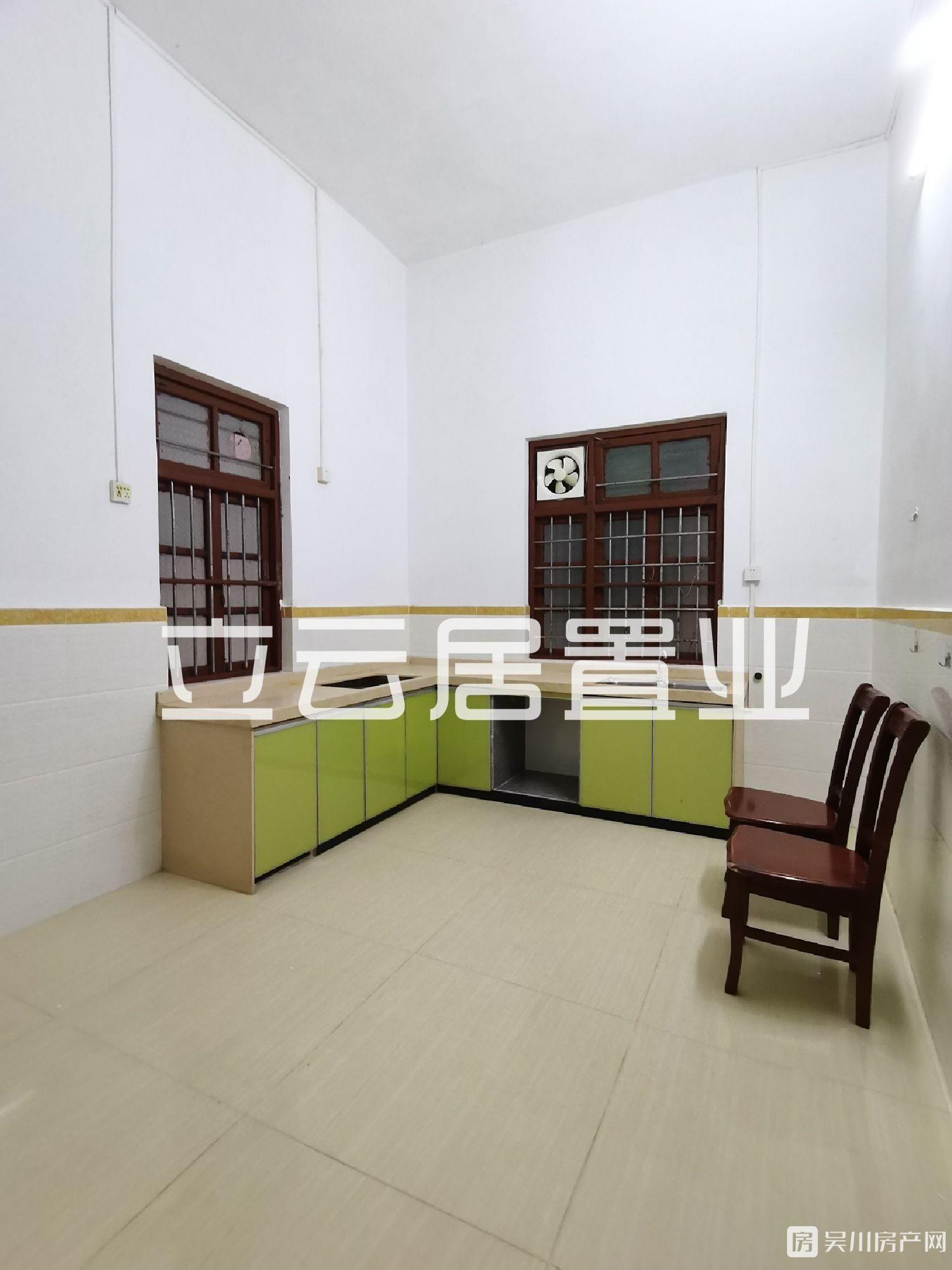 出售城建小學(xué)附近私人屋2室1廳2衛(wèi)72平米138萬(wàn)住宅