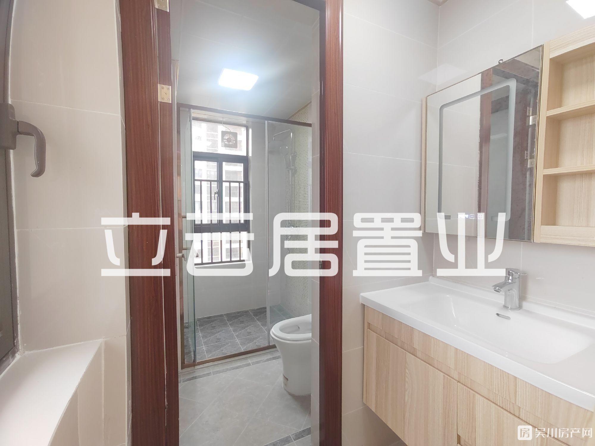出售華和南國銀苑5室2廳2衛(wèi)115平米125萬住宅