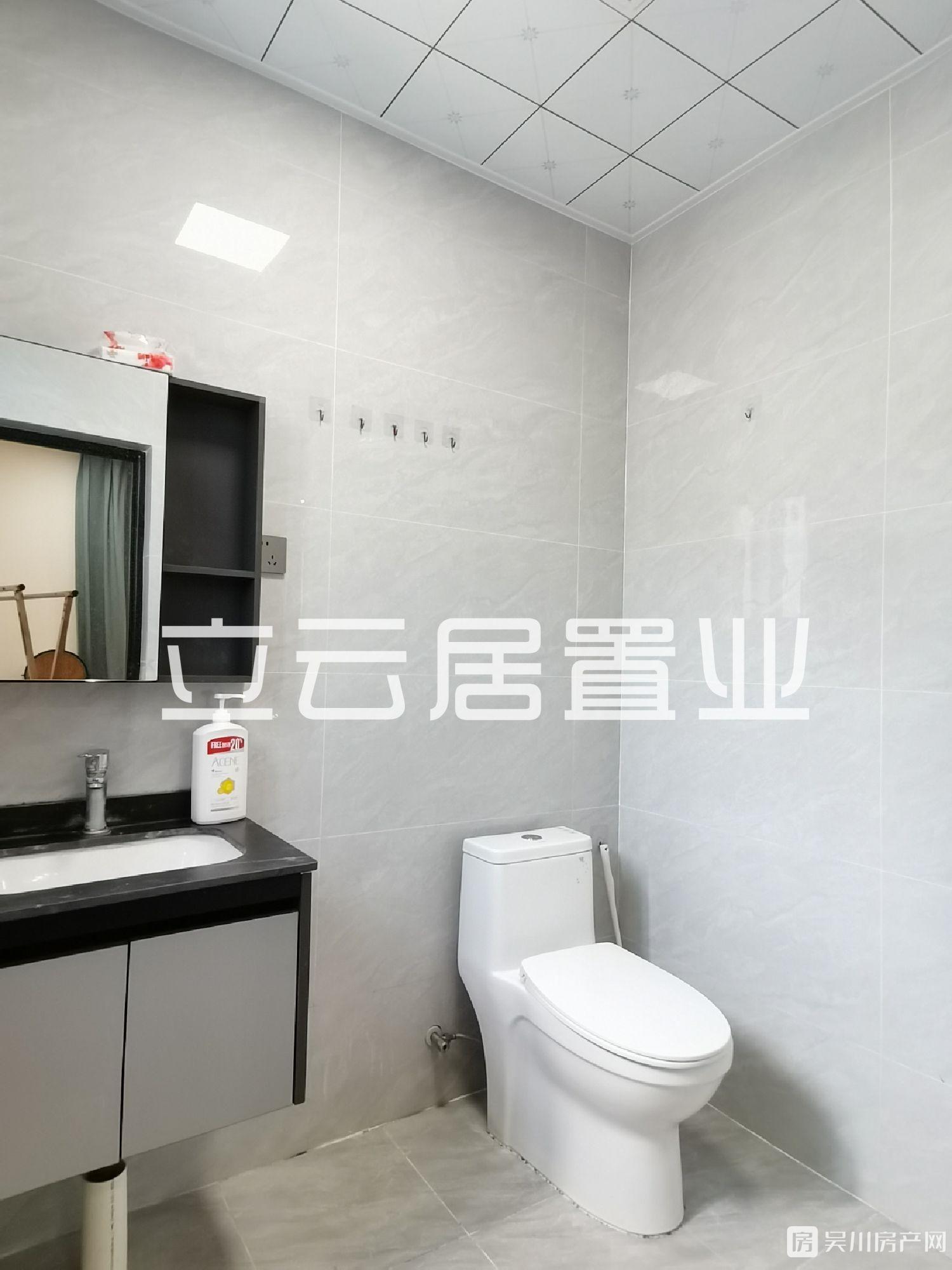出租沿江路電梯私人屋3室2廳2衛(wèi)100平米1380元/月住宅