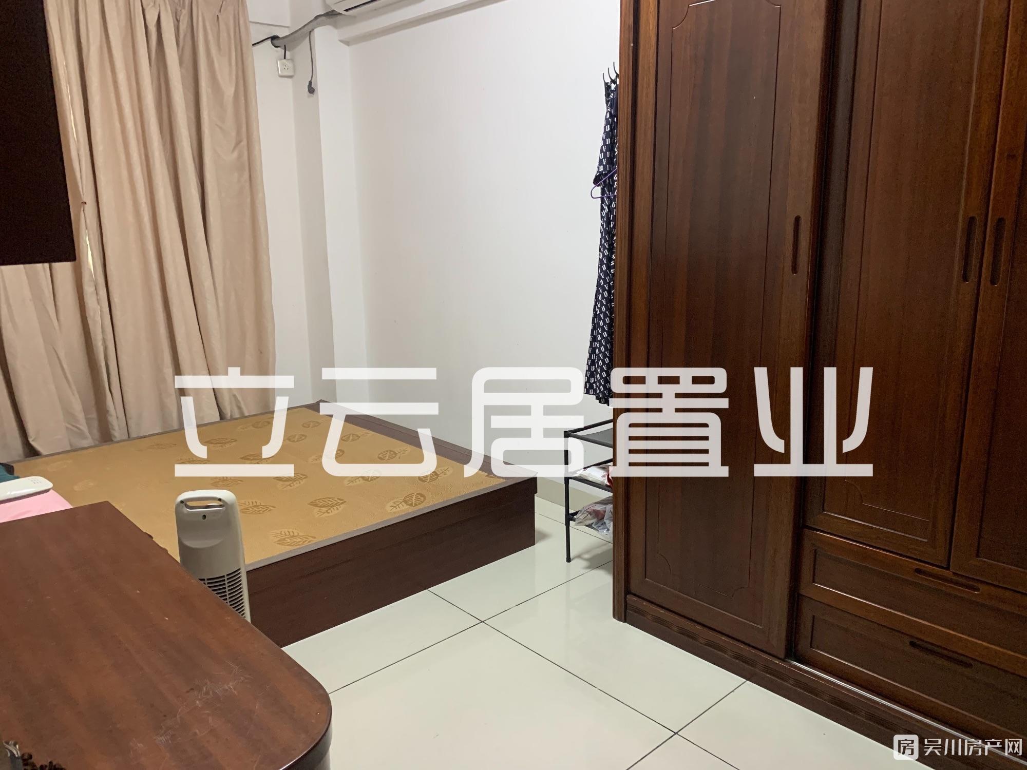 出售锦绣华庭3房，证件齐全，可入读清源小学，海滨中心小学