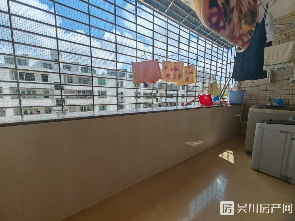 38萬出售新華步梯中層大3房