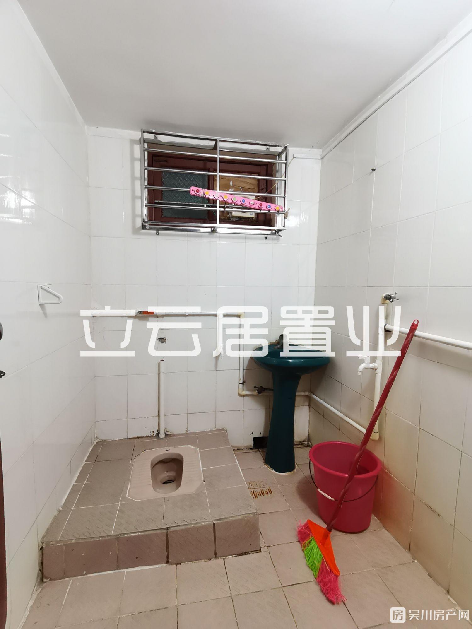 出售城建小學(xué)附近私人屋2室1廳2衛(wèi)72平米138萬(wàn)住宅