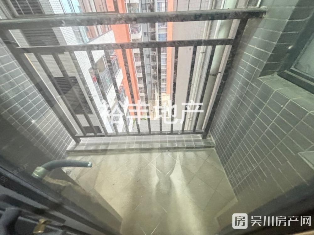 金沙廣場(chǎng) 華府3室2廳2衛(wèi)119平米1800元/月