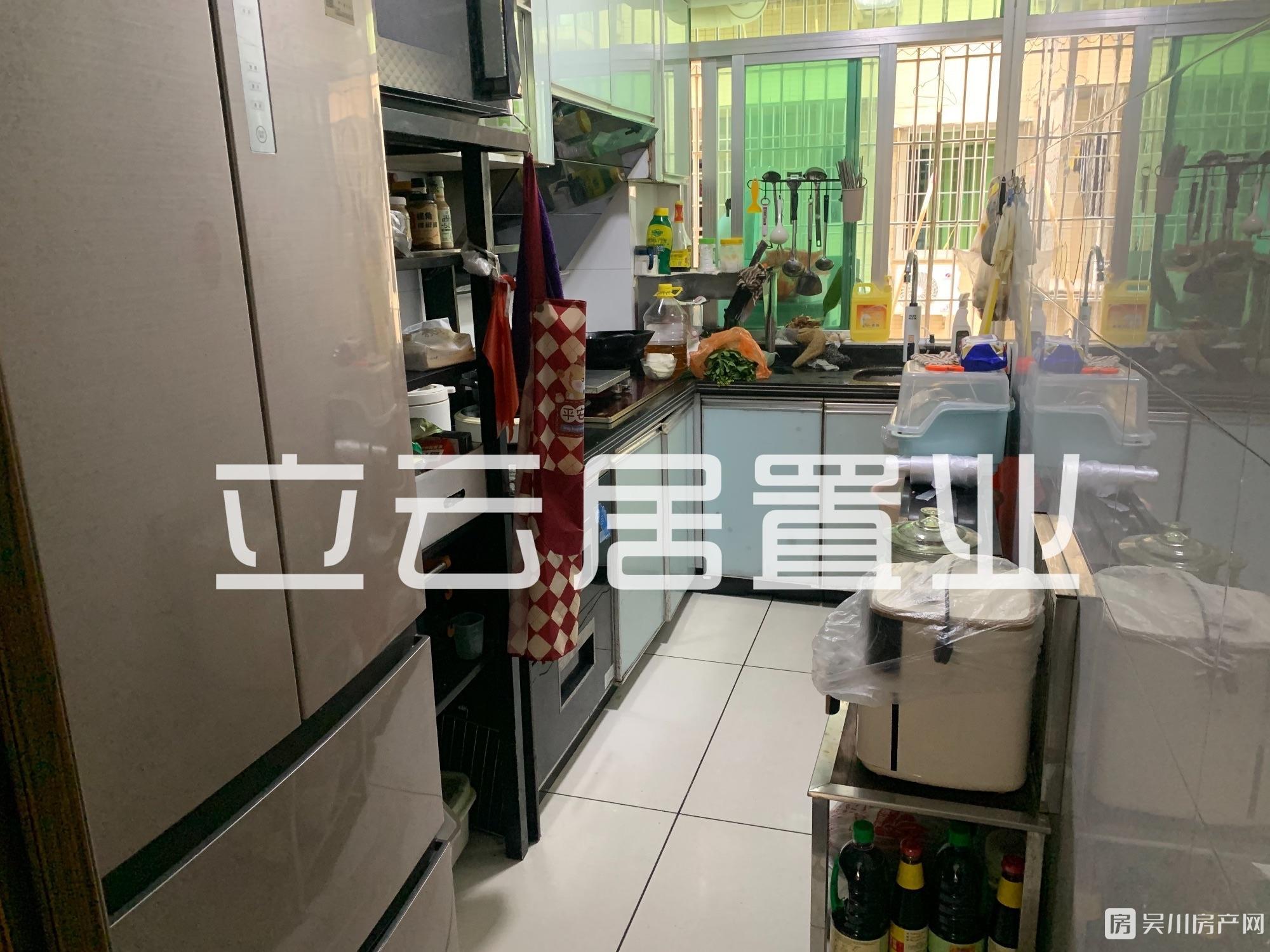 出售锦绣华庭3房，证件齐全，可入读清源小学，海滨中心小学