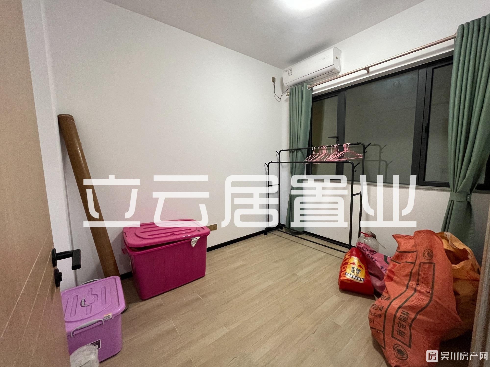 出租時(shí)代廣場(chǎng)2室1廳1衛(wèi)80平家私齊全1800元/月住宅