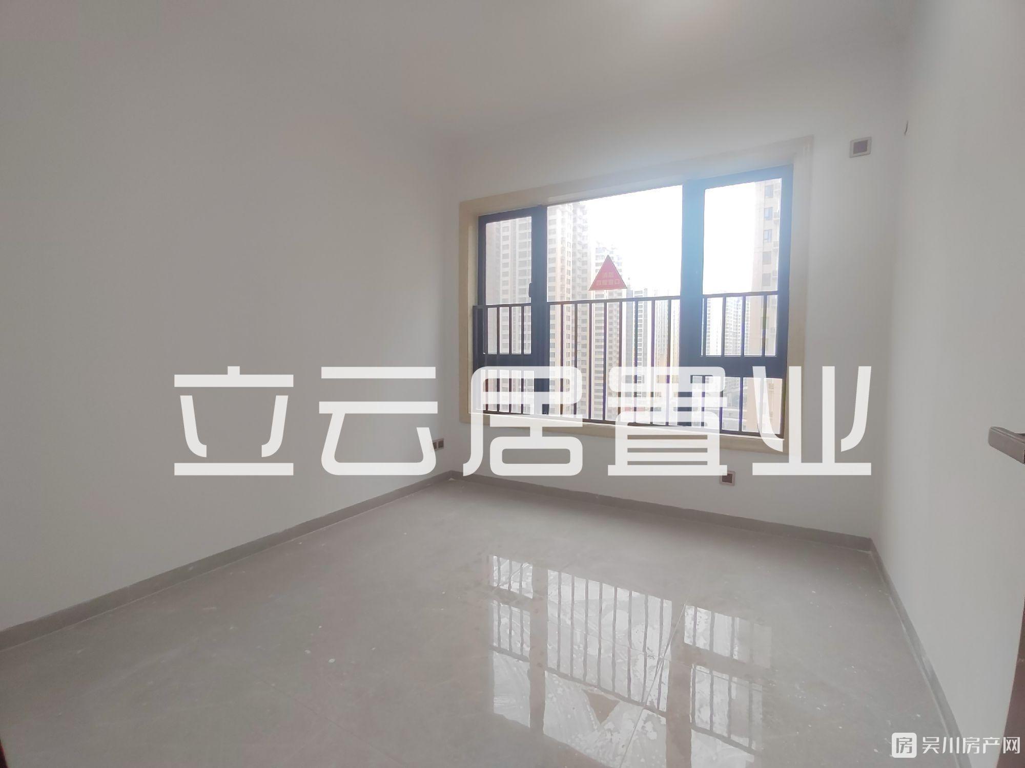 出售華和南國銀苑5室2廳2衛(wèi)115平米125萬住宅