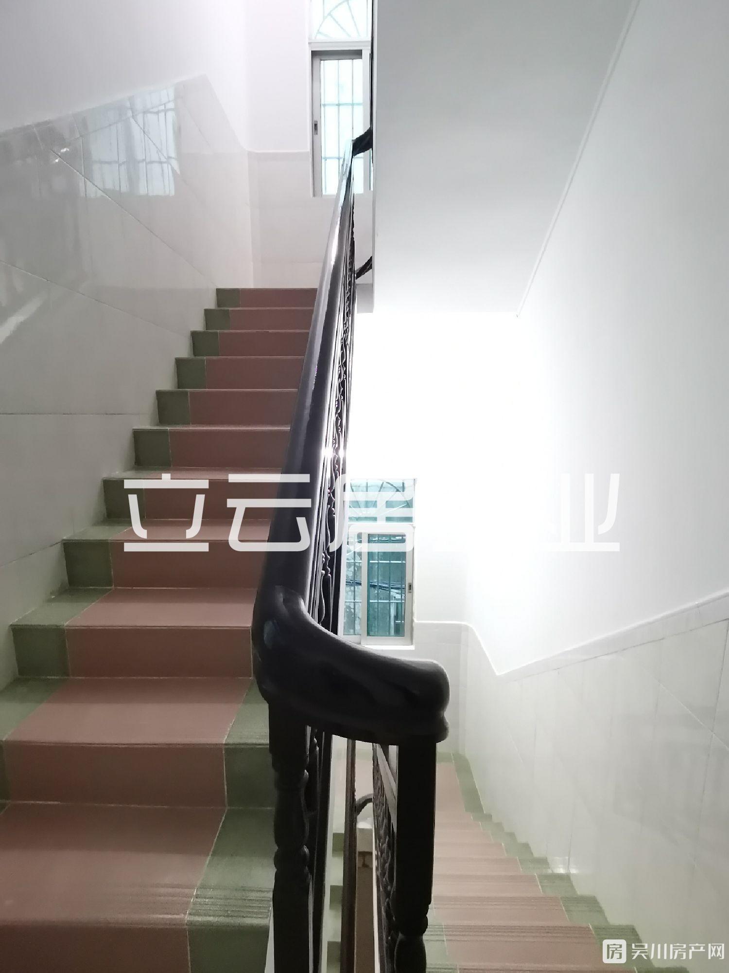 出售城建小學(xué)附近私人屋2室1廳2衛(wèi)72平米138萬(wàn)住宅