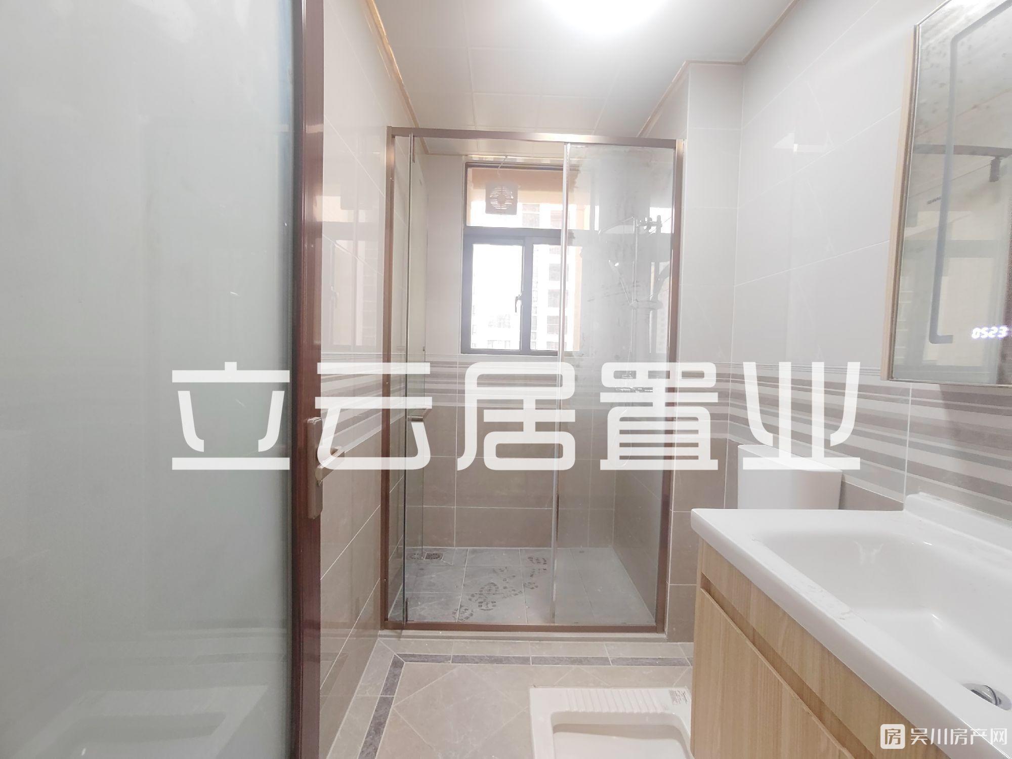 出售華和南國銀苑5室2廳2衛(wèi)115平米125萬住宅
