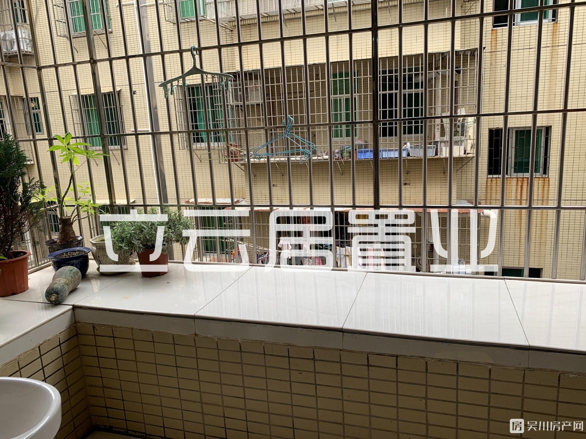 出售锦绣华庭3房，证件齐全，可入读清源小学，海滨中心小学