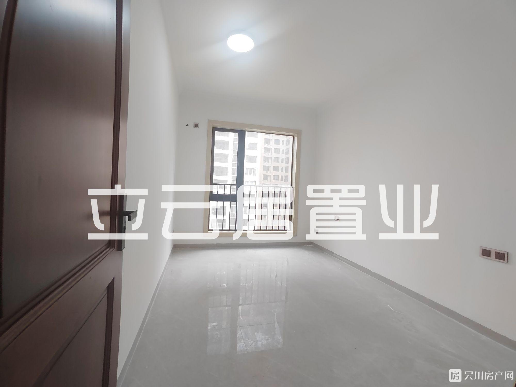 出售華和南國銀苑5室2廳2衛(wèi)115平米125萬住宅
