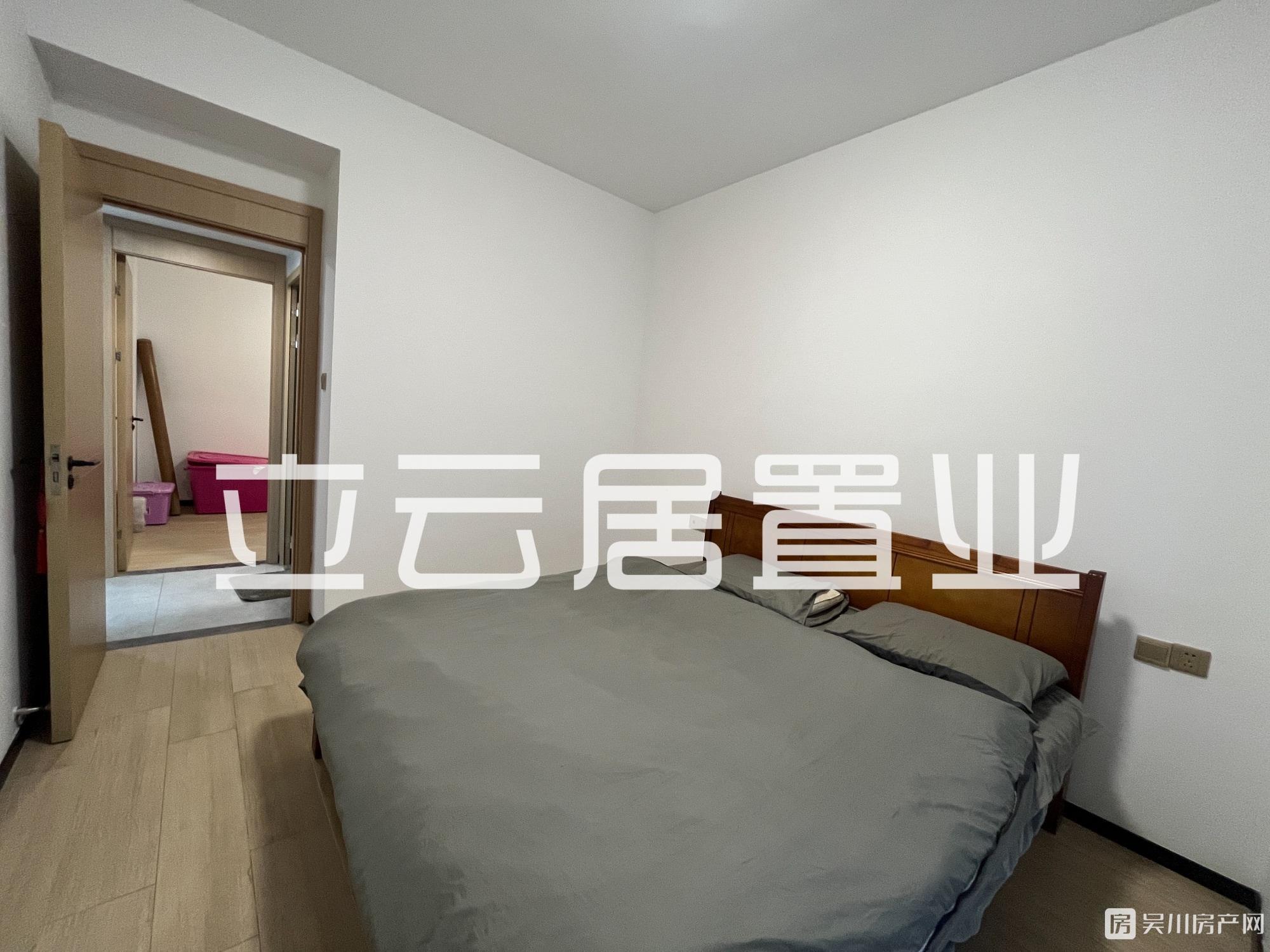 出租時(shí)代廣場(chǎng)2室1廳1衛(wèi)80平家私齊全1800元/月住宅