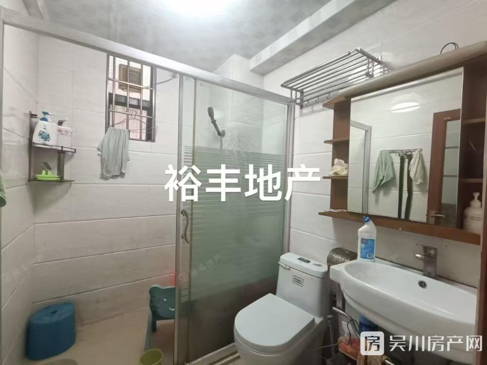 出租同德城3室2廳2衛(wèi)140平米1300元/月住宅