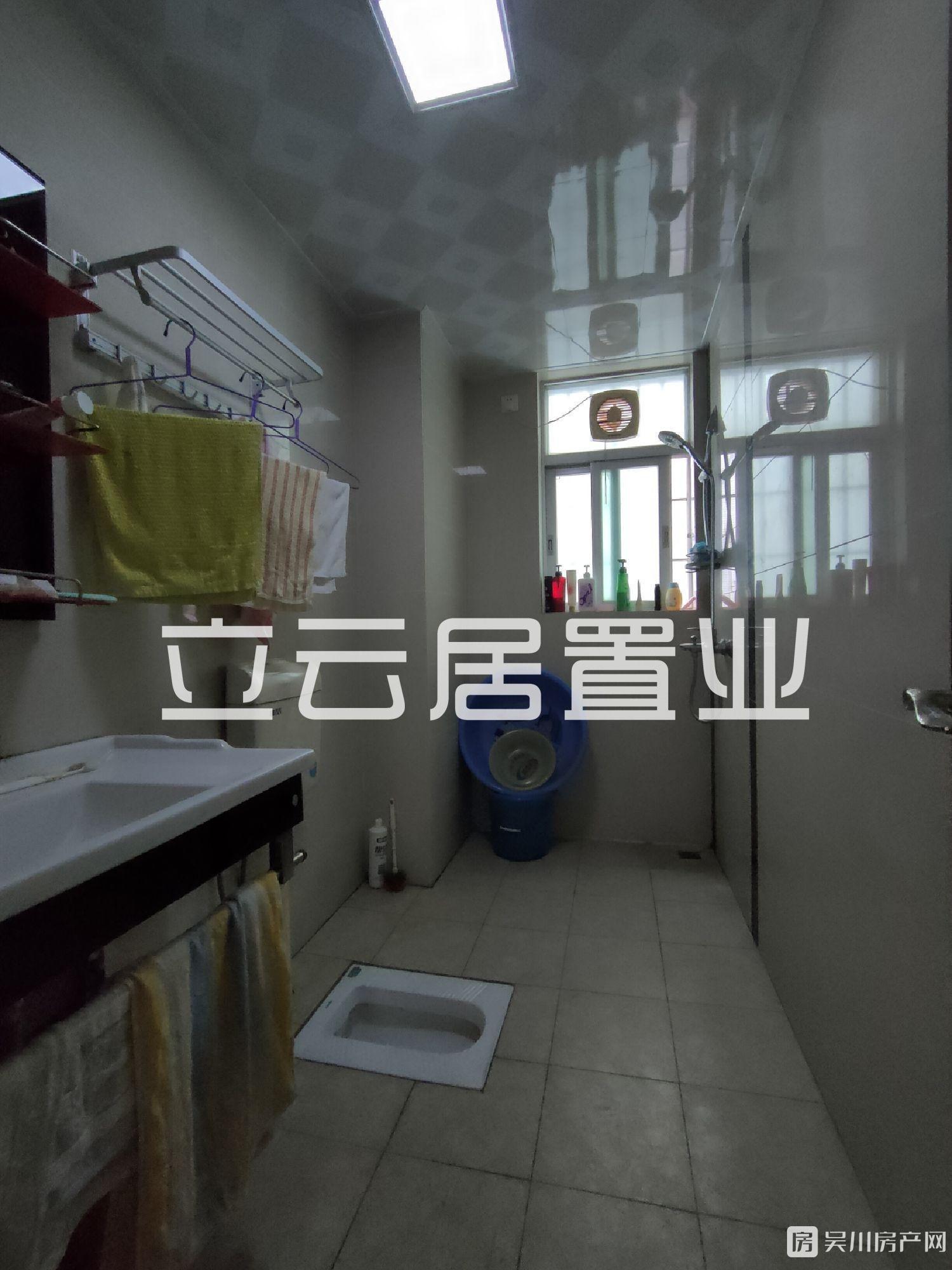 出租金豪大廈2室2廳1衛(wèi)92平米900元/月住宅