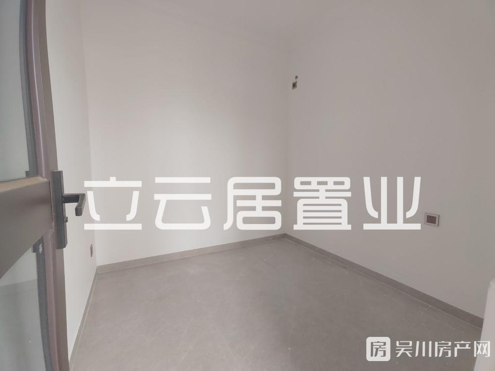 出售華和南國銀苑5室2廳2衛(wèi)115平米125萬住宅