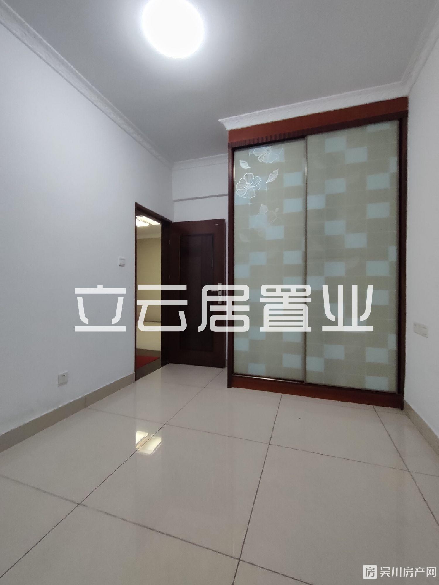 出租金豪大廈2室2廳1衛(wèi)92平米900元/月住宅
