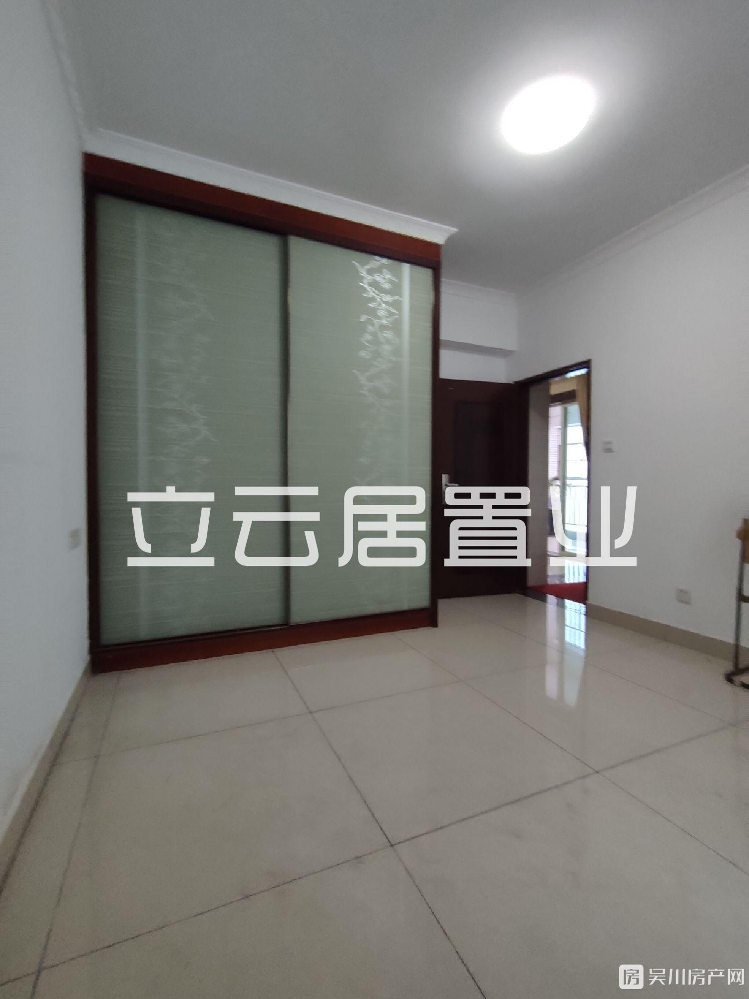 出租金豪大廈2室2廳1衛(wèi)92平米900元/月住宅