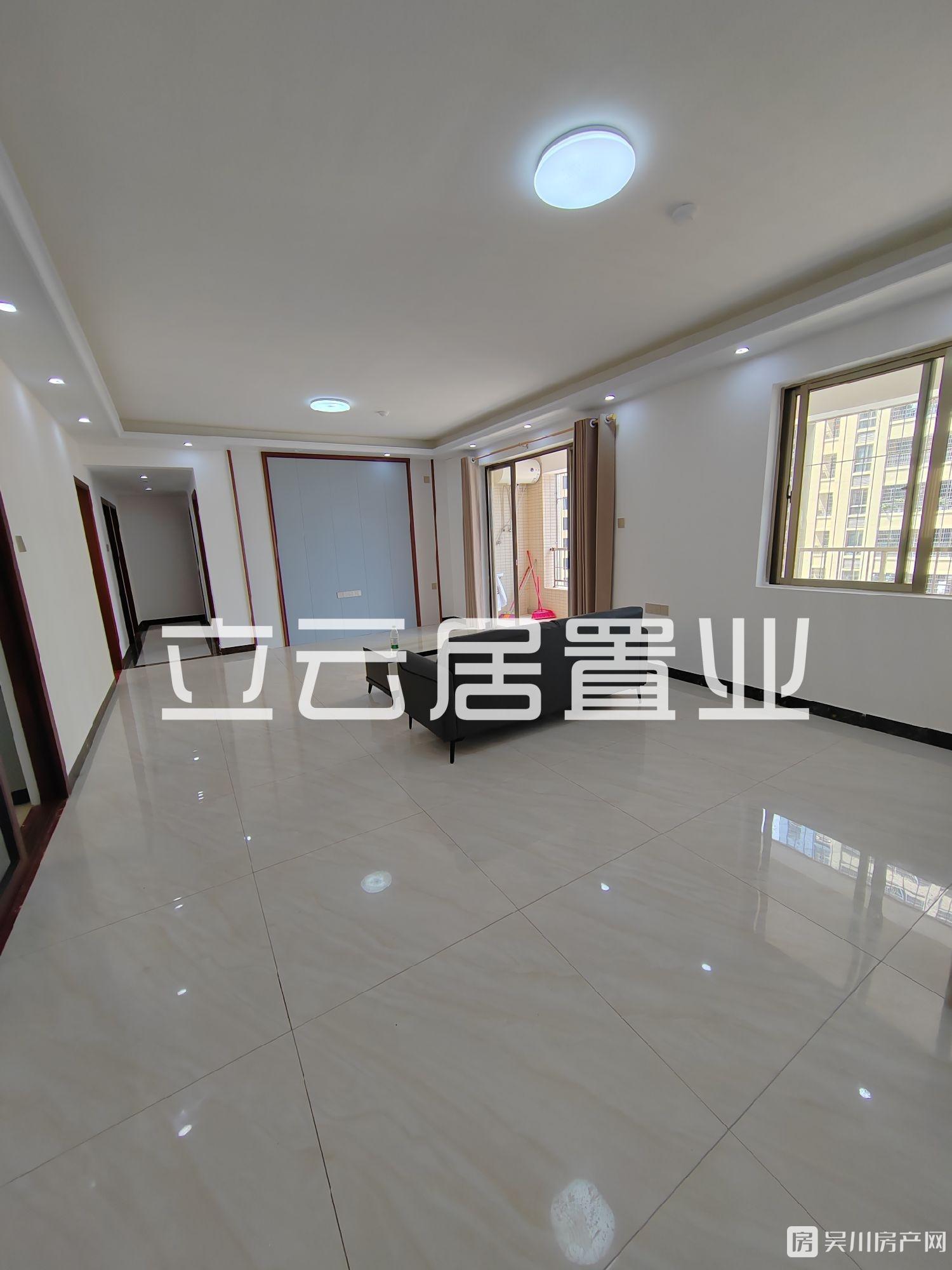 出租金牛小區(qū)4室2廳2衛(wèi)135平米1800元/月住宅