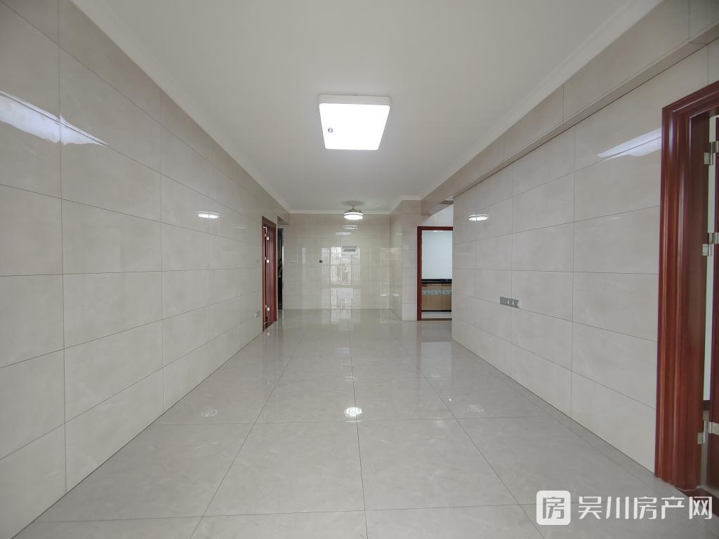 53.8萬出售新華沿江學(xué)區(qū)全新電梯3房
