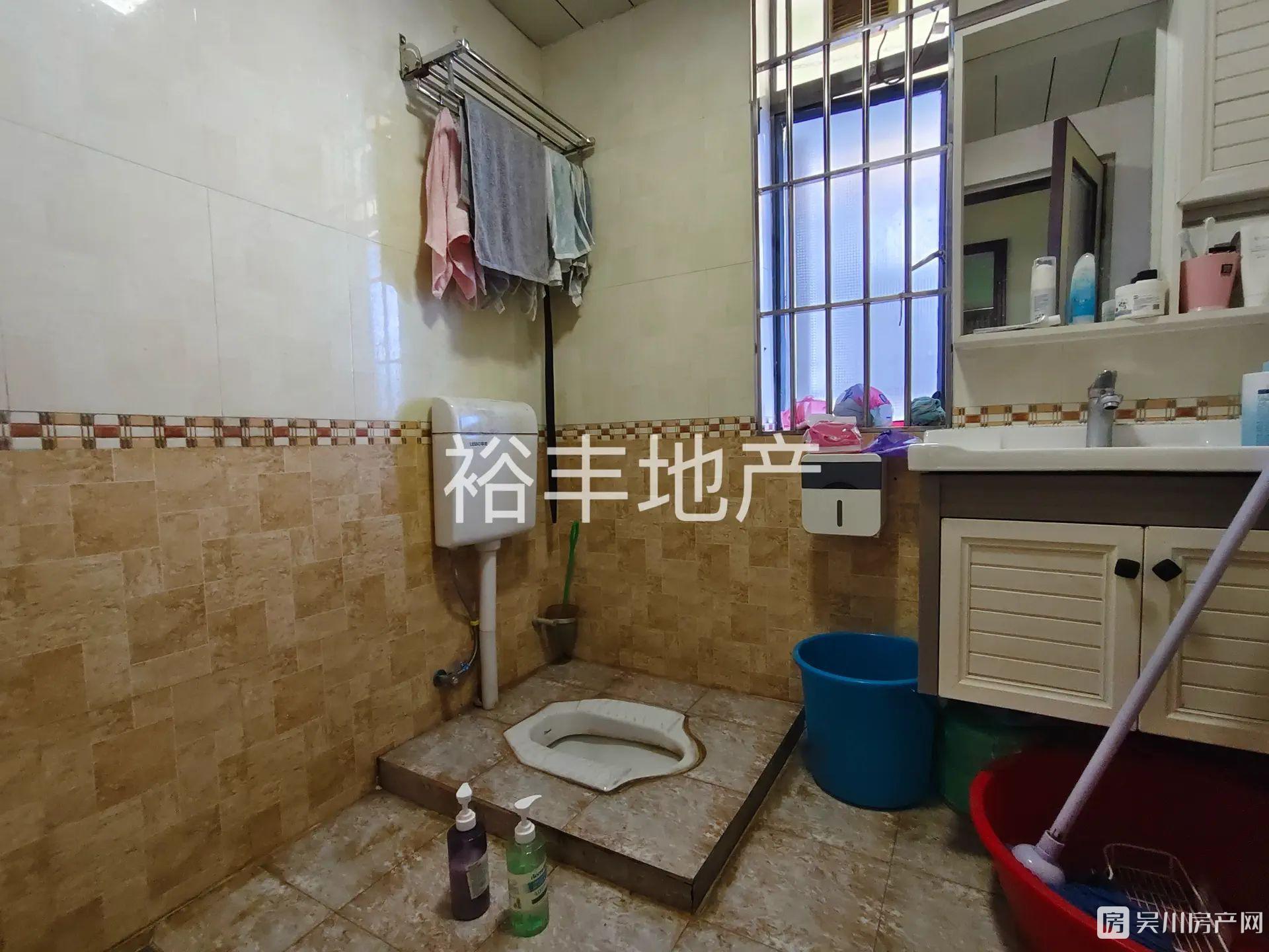 實(shí)拍真房特惠價出售同德城3室2廳2衛(wèi)137平米58.91萬住宅
