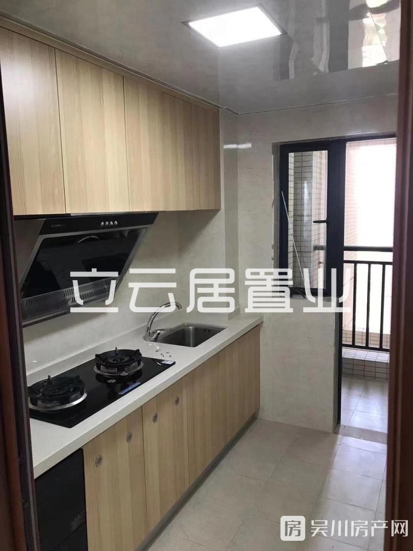 中央公館3室2廳1衛(wèi)82平米61.5萬