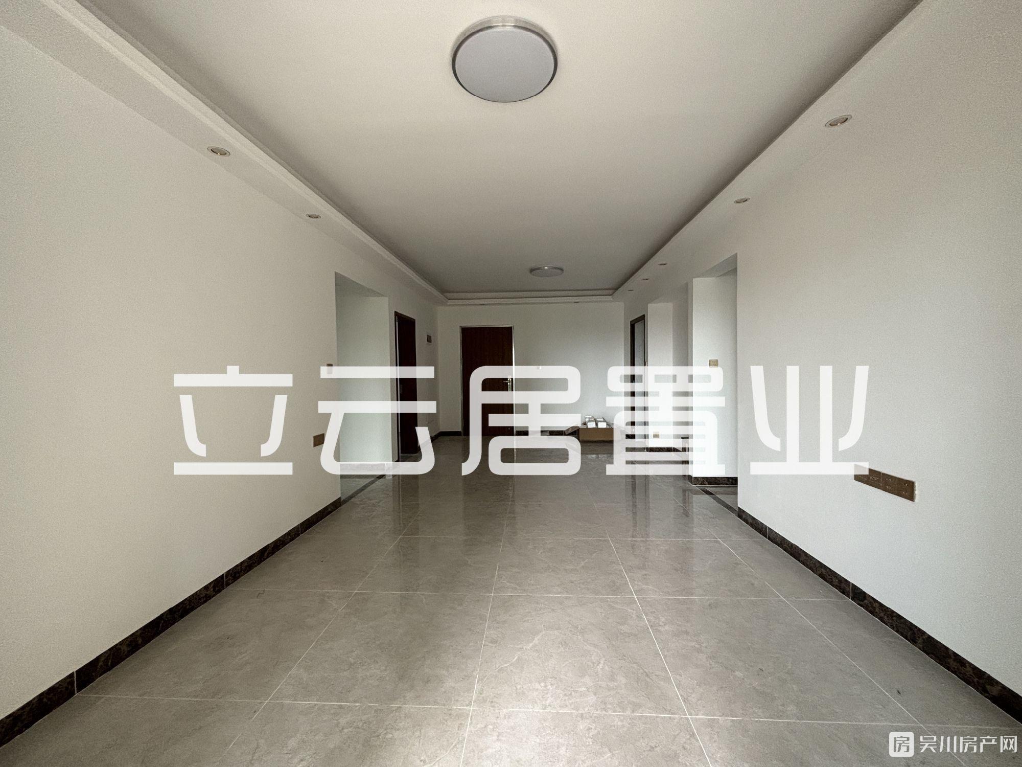 虧本20皮出售壹號(hào)公館4室2廳2衛(wèi)103平米62萬(wàn)住宅