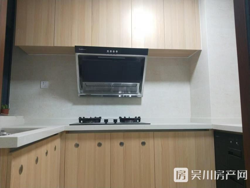 出租廣成 中央公館家私家電齊全有花園4室2廳2衛(wèi)116平米2100元/月住宅