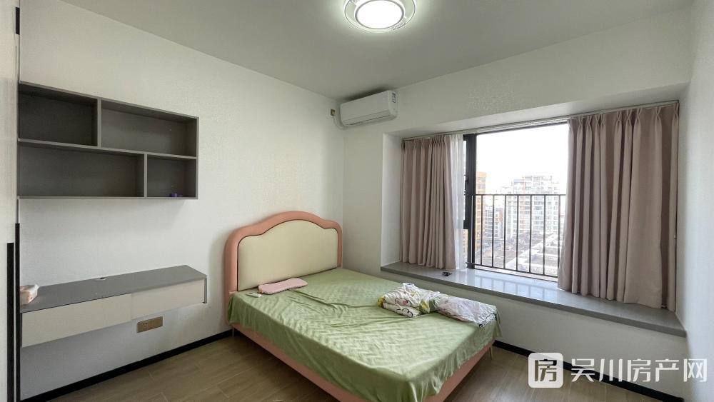 出租時(shí)代廣場4室2廳2衛(wèi)120平米2200元/月住宅