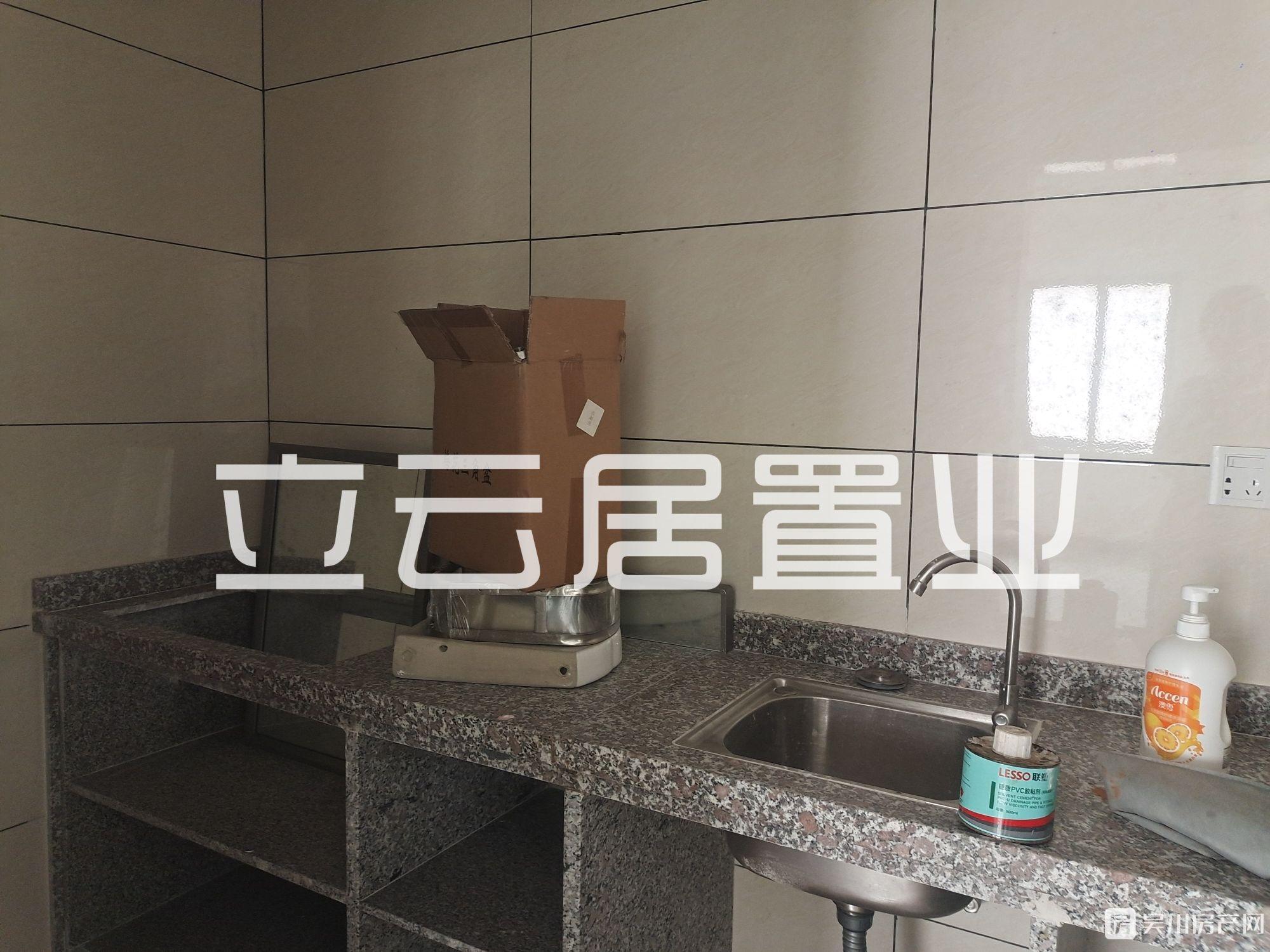 出租沿江區(qū)域私人屋1室1廳1衛(wèi)35平米350元/月住宅