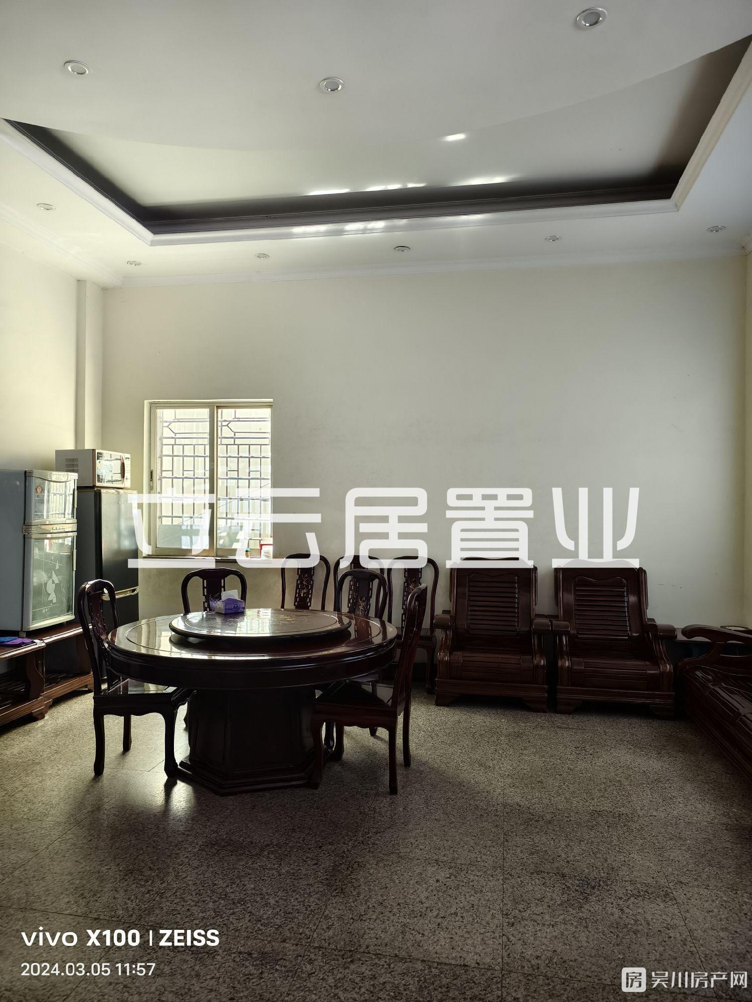 出售沿江4區(qū)私人屋30米大路，可做商鋪868平米450萬住宅