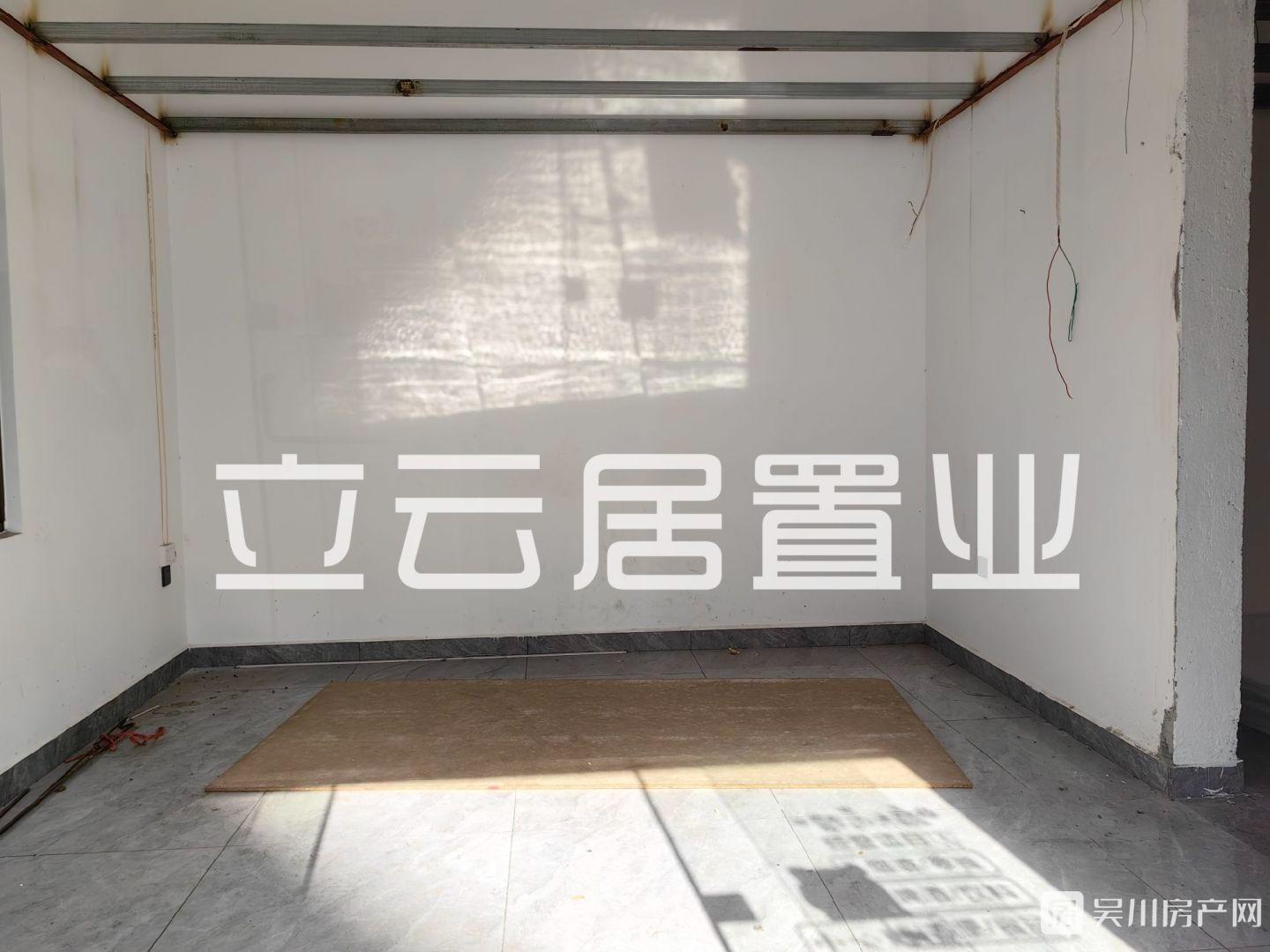 出租城建市場附近一樓商鋪55平米僅需2300元/月