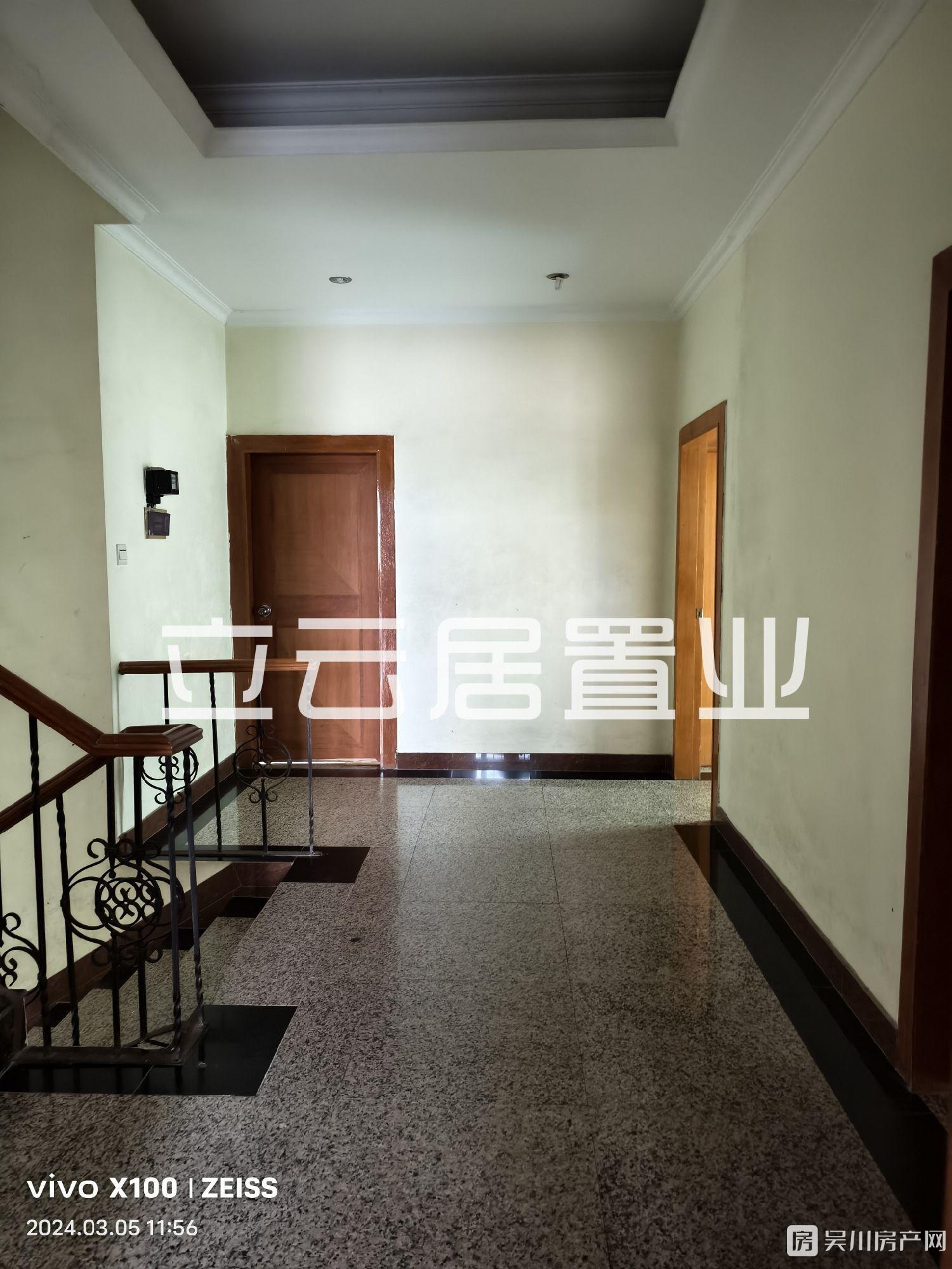 出售沿江4區(qū)私人屋30米大路，可做商鋪868平米450萬住宅