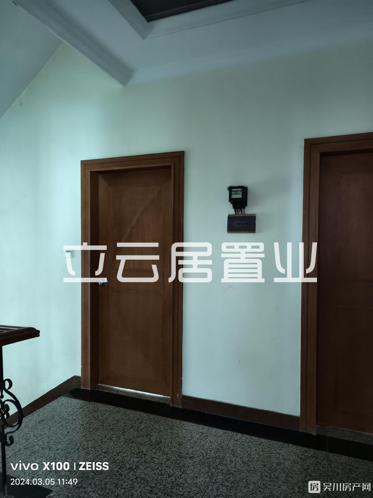 出售沿江4區(qū)私人屋30米大路，可做商鋪868平米450萬住宅
