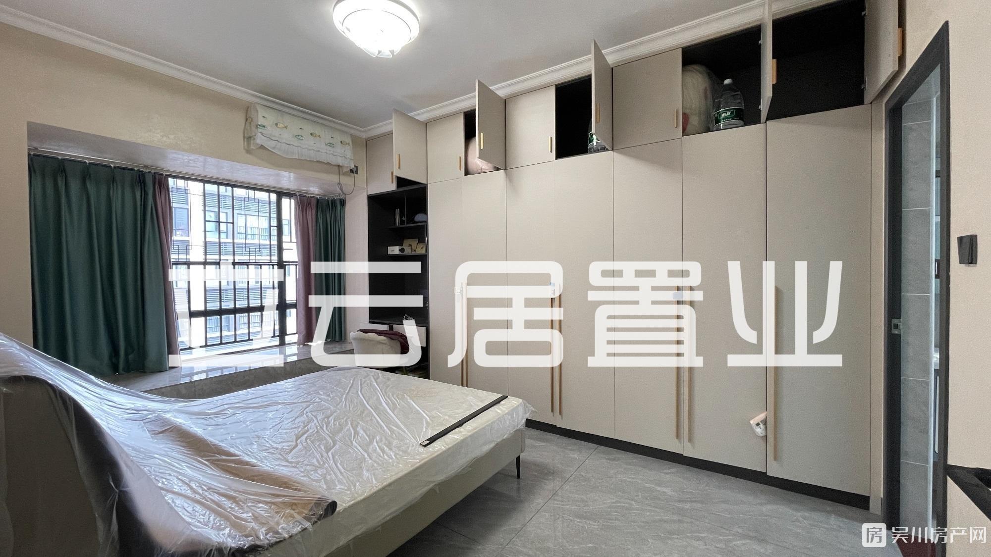 出租名雅居學(xué)府里4室2廳2衛(wèi)140平米家私家電齊全僅租1800元/月住宅