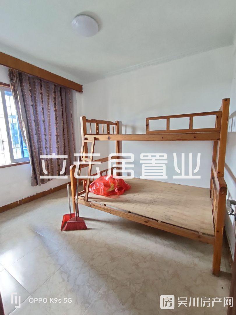 出租吳川市第一中學(xué)商住樓3室2廳2衛(wèi)117平米800元/月住宅