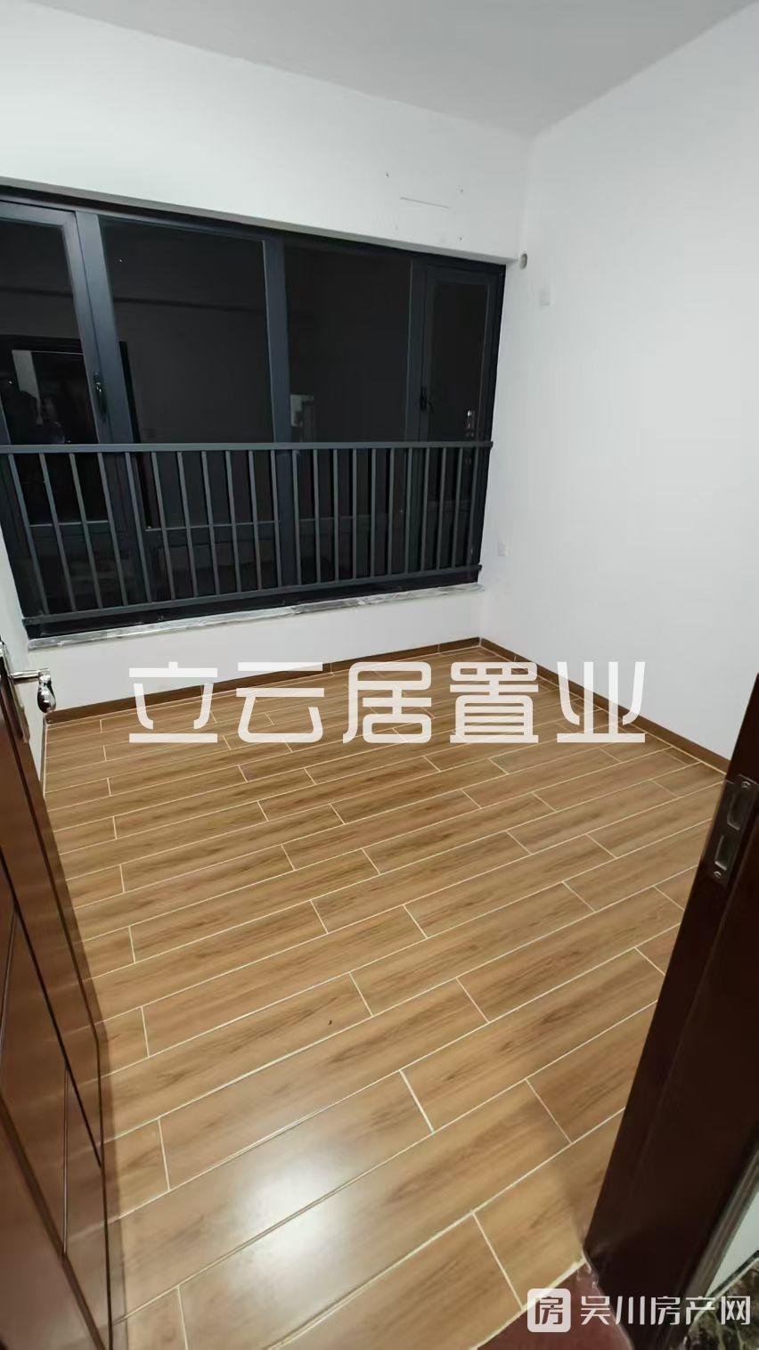 出租海廣 沿江壹號4室2廳2衛(wèi)101平米家私電齊全1600元/月住宅