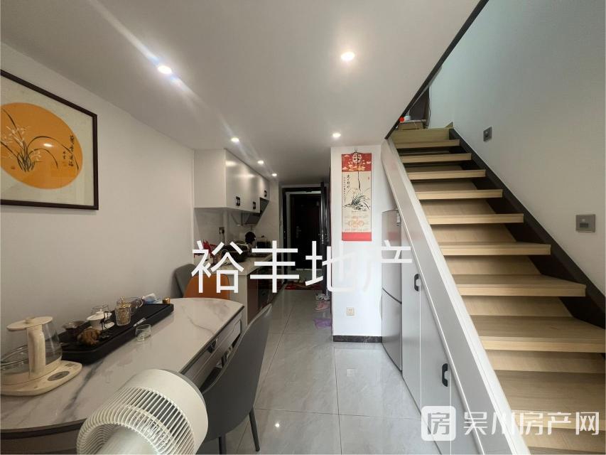 21萬出售壹號公館復(fù)式公寓