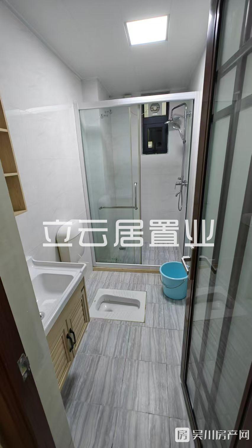 出租海廣 沿江壹號4室2廳2衛(wèi)101平米家私電齊全1600元/月住宅