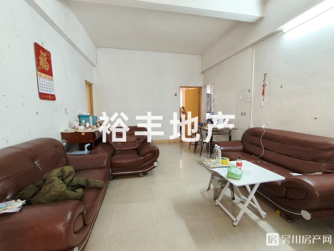 出售梅嶺學區(qū)步梯低層2房23.8萬！位置中心！