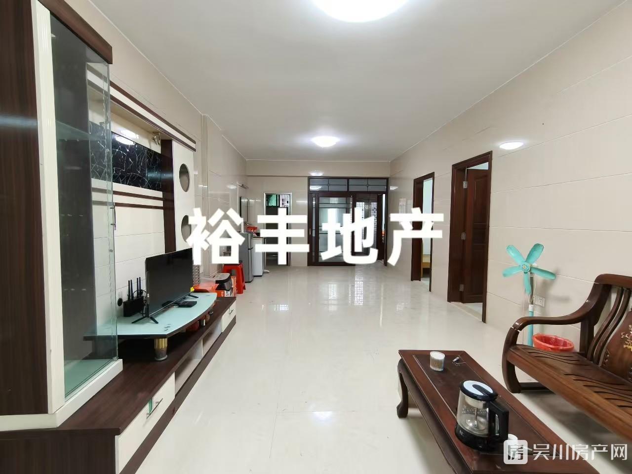30萬出售沿江學(xué)區(qū)步梯精裝3房
