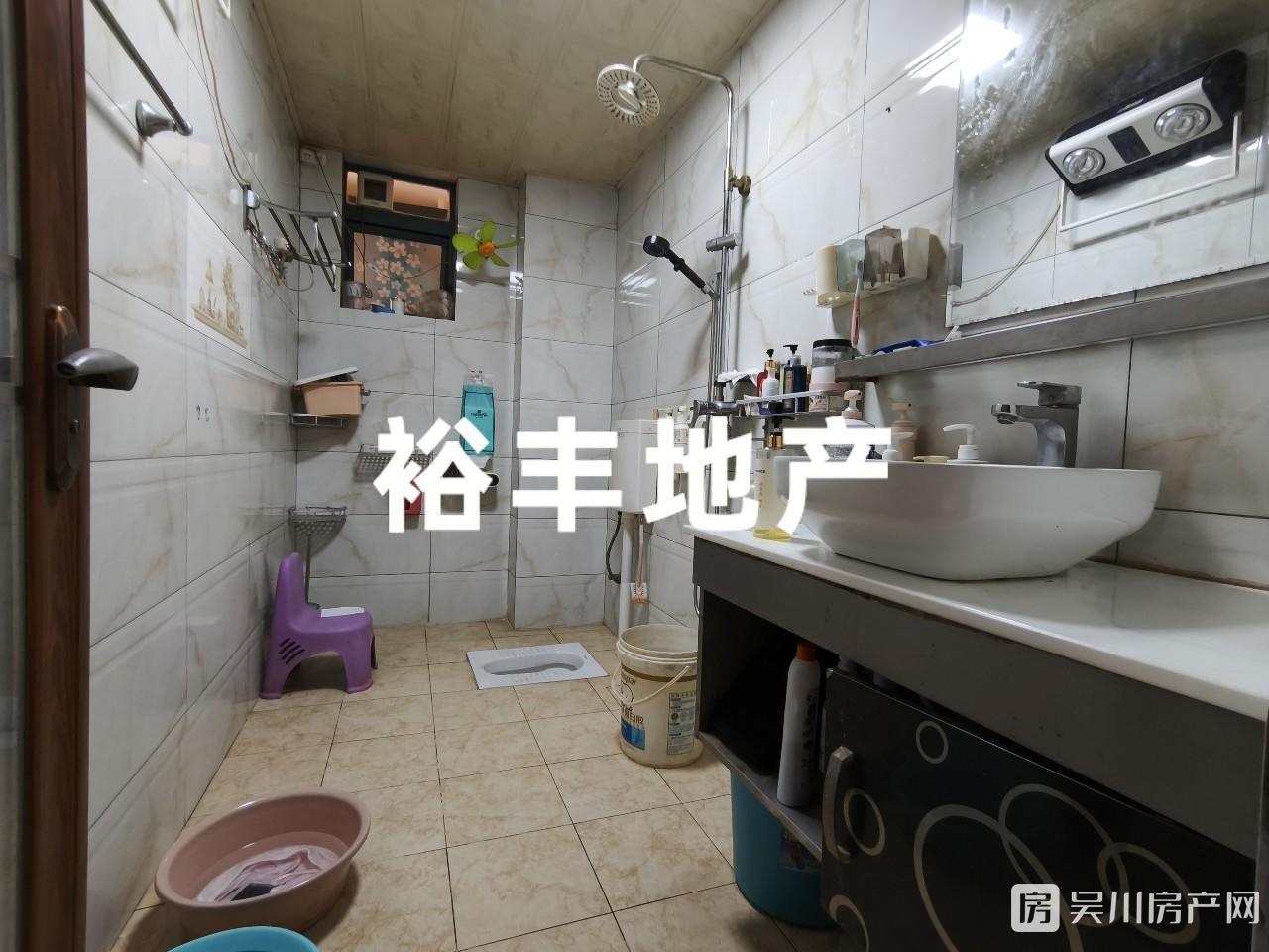出售財富名門3室2廳0衛(wèi)121平米55萬住宅